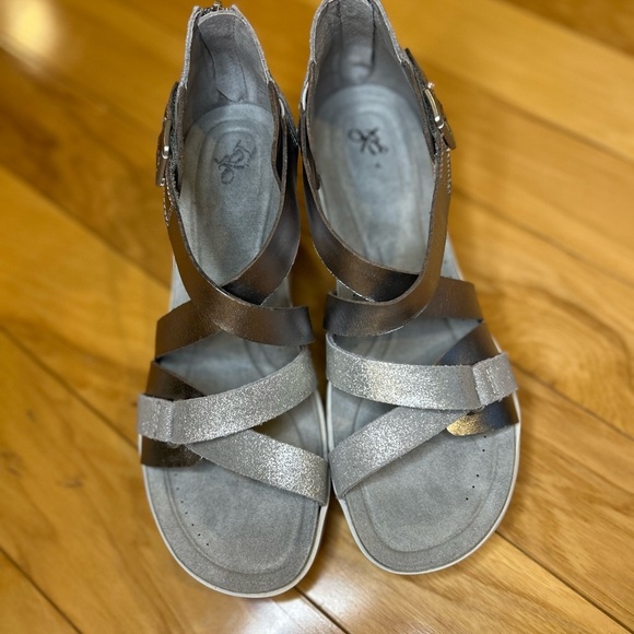 OTBT Teresa Leather Women's Silver Pewter Wedge Sandals - Picture 5 of 11